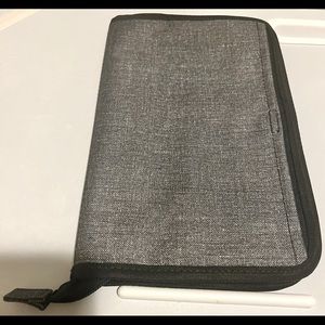 Never used Thirty-One Get Creative Zipper Pouch